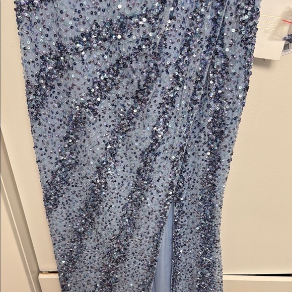 NWT | Mac Diggal 5619 Blue Embellished High Neck Cap Sleeve Gown Size 8 - Picture 9 of 12